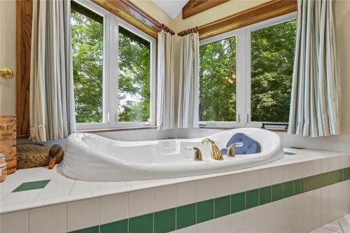 White River Mountain Manor- Million dollar view in Eureka Springs, USA