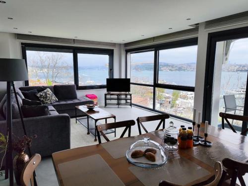 Panoramik boğaz manzaralı daire