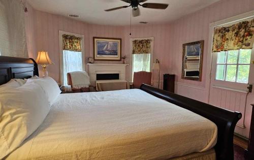 Parsonage Inn Bed and Breakfast in Saint Michaels, USA