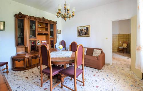 4 Bedroom Cozy Home In Reggio Calabria