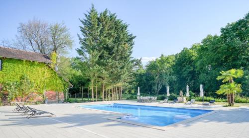 Басейн, Le Petit Château de Barbizon in Фонтенбло