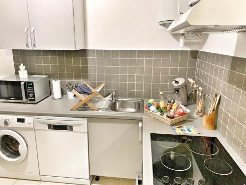 Κουζίνα, Confort Moderne à Deux Pas de la Plage (Confort Moderne a Deux Pas de la Plage) in Μάρε Γκαγιάρντ