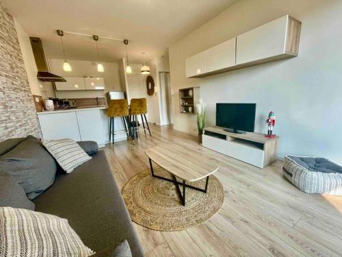 Jolie T2 40m2 hopitaux avec terrasse et parking in Saint-Eloi