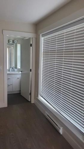 Spacious Room to Stay In in Surrey, Canada