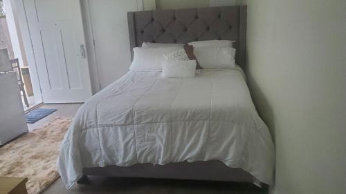 Spacious Room to Stay In in Surrey, Canada