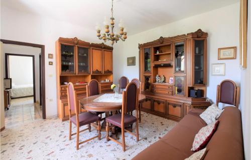 4 Bedroom Cozy Home In Reggio Calabria