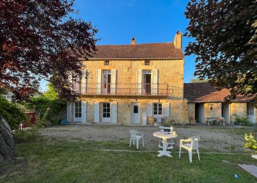 Maison Sainte-Sabine Castels gîte à louer Castels et Bézenac