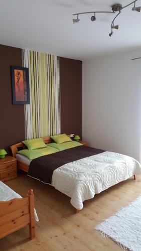 Tópart Apartman - image 12