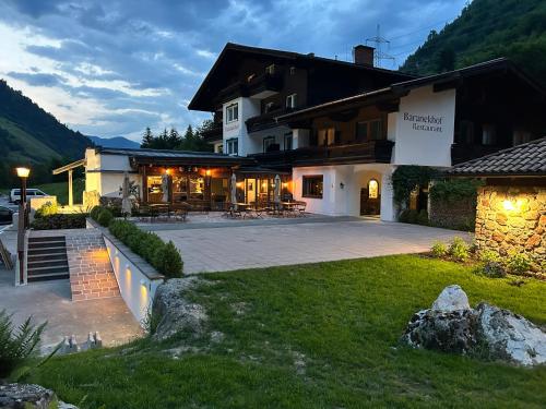 Pension & restaurant Baranekhof - the nearest to the skiresort Kitzsteinhorn - Baranek Resorts - Hotel - Kaprun