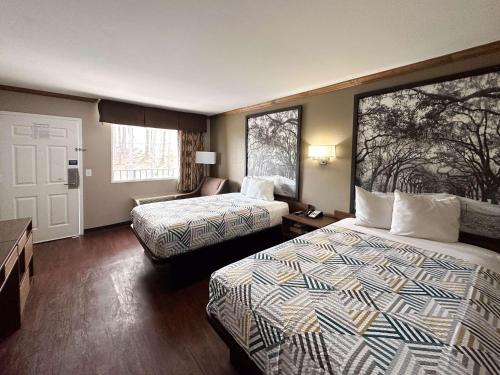 Super 8 by Wyndham Atlanta/Jonesboro Road - image 8