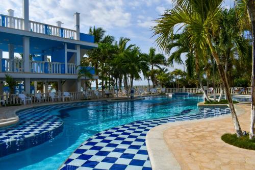 Swimming pool, Hotel Isla Magica in Covenas