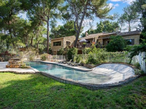 Attractive holiday home in Noves with garden - Location saisonnière - Noves