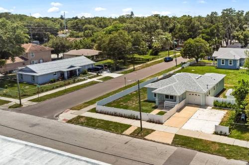 Come vibe & relax at this St.petersburg home!