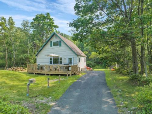 The Sage Chalet in Emerald Lakes, Poconos! in Long Pond, USA
