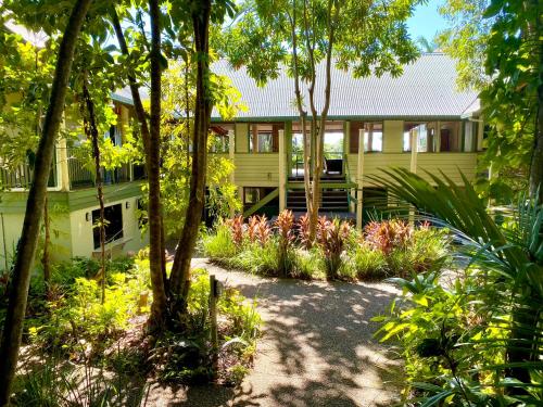 Jackaroo Treehouse Rainforest Retreat