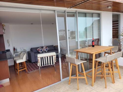 Moderno departamento cerca al malecón