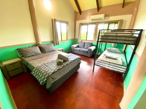 Jackaroo Treehouse Rainforest retreat in Bingil Bay (QLD)