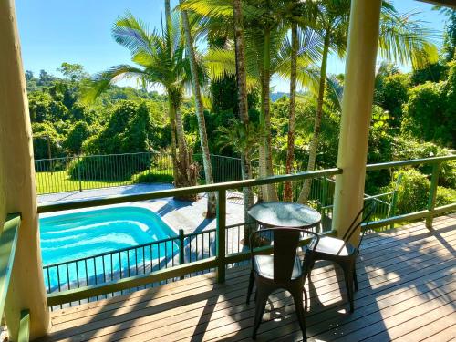 Jackaroo Treehouse Rainforest retreat in Bingil Bay (QLD)