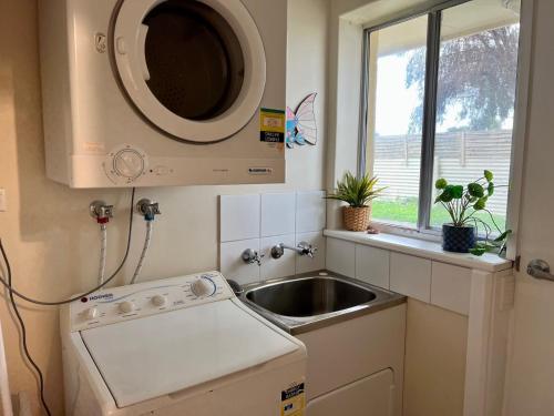 Wrentree - Pet Friendly Inside 26B Laurel Tce