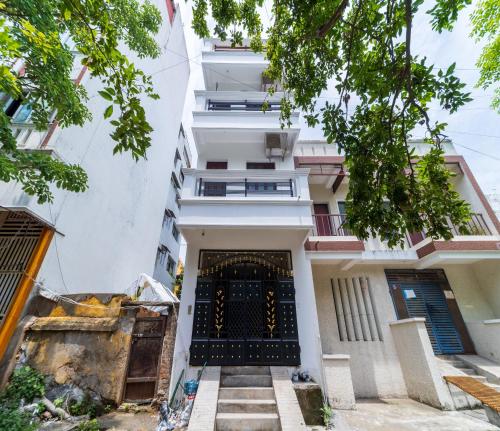 Yesten Fro Pondicherry