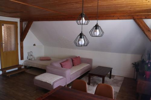 1 queen bed, 1 double bed
