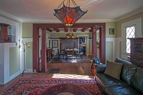Artistic Craftsman Charm - DTLA-Pasadena-Hollywood in Los Angeles, USA