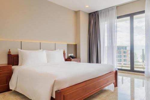 Otres Beach Hotel Room Type - 1 King Bedroom