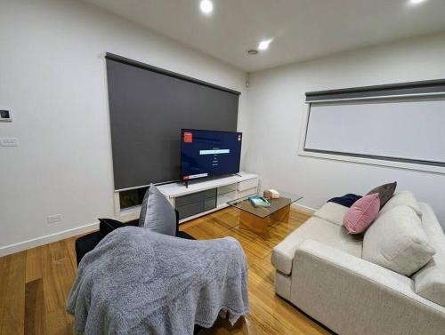 2BR house close 2 melb airport