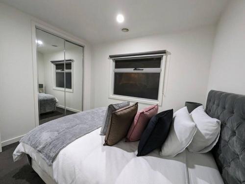 2BR house close 2 melb airport