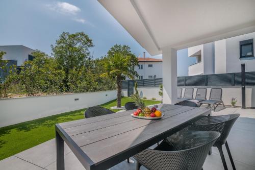 Erkély/terasz, AK lux apartment with private pool in Njivice