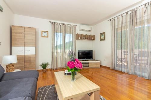  Apartment Mandalina House in Stari Grad