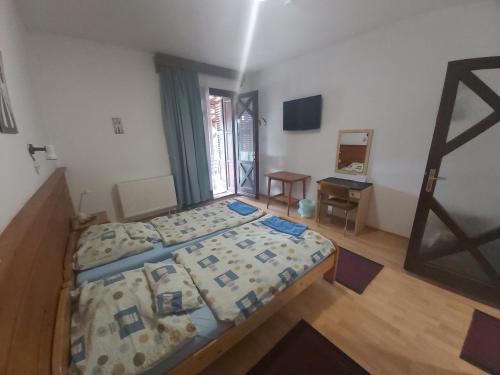 2 twin beds