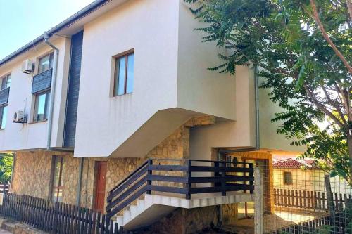 Cozy, spacious apartment near Paradise Bay, Sozopol (foto 5)