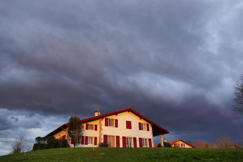 BaskoParadis I Eco-Gites I Calme I Vue I Ânes I Jardin I Montagne I Nature