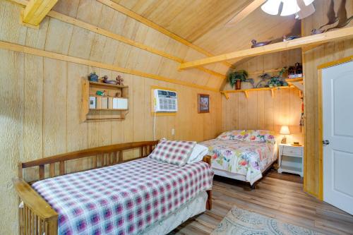 Lake Fork Studio Cabin with Dock and Boat Ramp! in Emory, USA