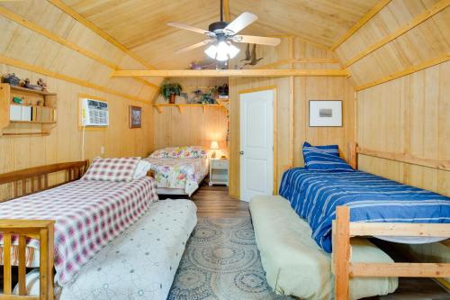 Lake Fork Studio Cabin w/ Dock + Boat Ramp! in Emory (TX)
