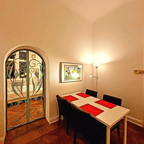 Apartment 3 large rooms with 2 separate bedbrooms close to city centre near Kudamm and KaDeWe, Berlín (foto 5)