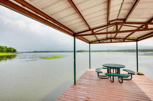 Emory Studio Cabin w/ Lake Fork Boat Access! in Emory (TX)