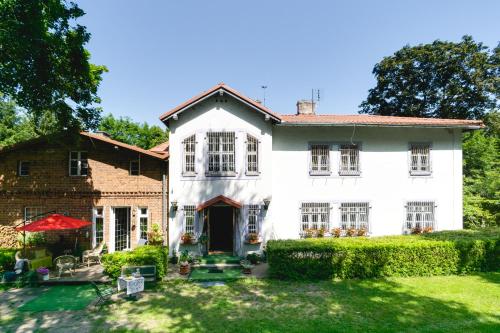 Viesnīcas āriene, Dworek nad Jeziorem Wądzyn (Dworek nad Jeziorem Wadzyn) in Wrocki