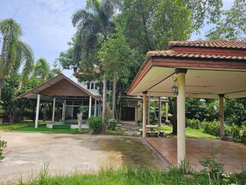B&B Ban Nong Toei - Pool Villa Armthong Home - Bed and Breakfast Ban Nong Toei