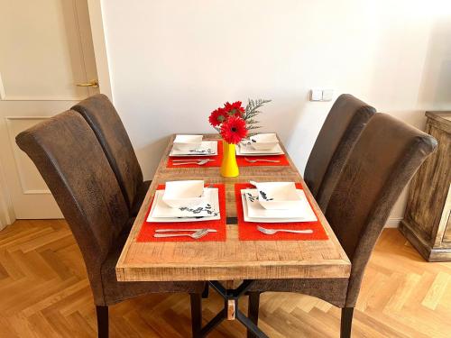 Amazing Apartment Zborovska - image 2