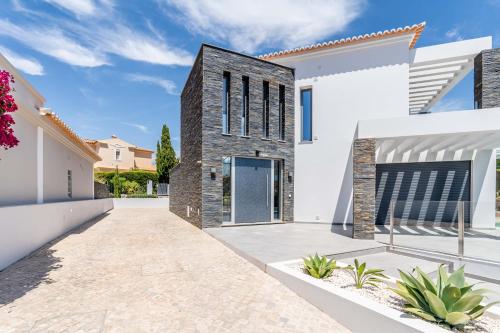 Exterior view, Villa Vogue by Indigo in Gramacho