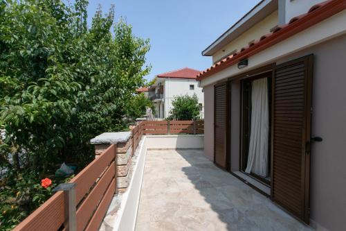 Exterior view, Mary‘s Apartments in Ammoudia