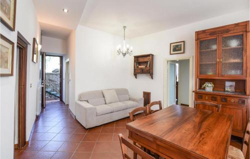 Gorgeous Apartment In Portaria With Wifi