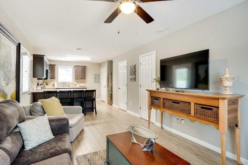 Vacation Rental Near Kentucky Lake - Pet Friendly! in Aurora, USA