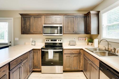 Vacation Rental Near Kentucky Lake - Pet Friendly! in Aurora, USA