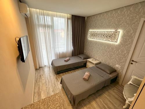 2 twin beds