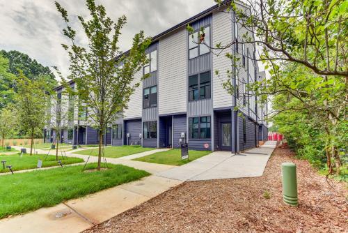 Modern and Stylish Condo 5 Mi to Downtown Charlotte Modern and Stylish Condo 5 Mi to Downtown Charlotte