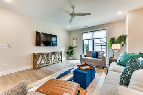 Modern and Stylish Condo 5 Mi to Downtown Charlotte in Charlotte, USA