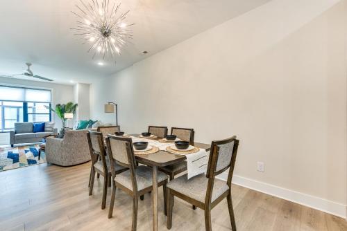 Modern and Stylish Condo 5 Mi to Downtown Charlotte in Charlotte, USA